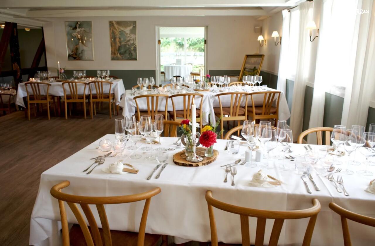 Kirsebærkroen – idyllisk kro med blomstrende have og autentisk charme til romantiske bryllupper.