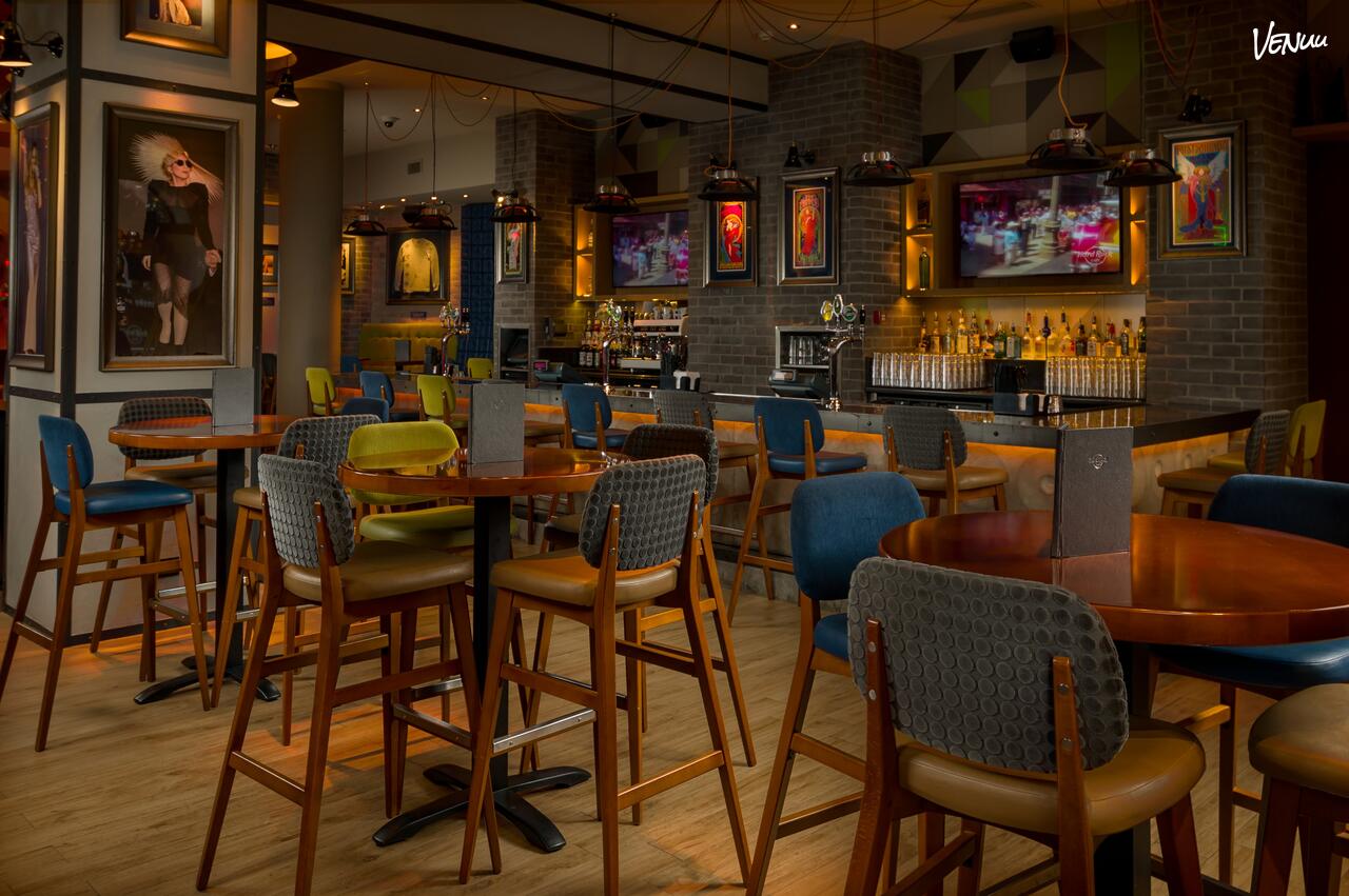 Hard Rock Café – ikonisk venue i hjertet af København med musikalske vibes og festlig stemning.
