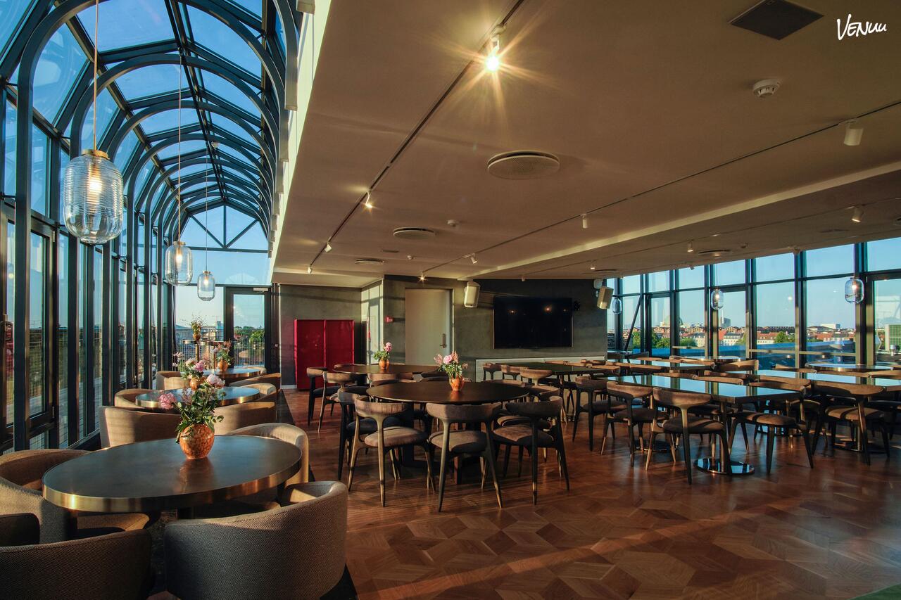 Djøf Rooftop – eksklusivt venue med tagterrasse, moderne interiør og panoramaudsigt over København.