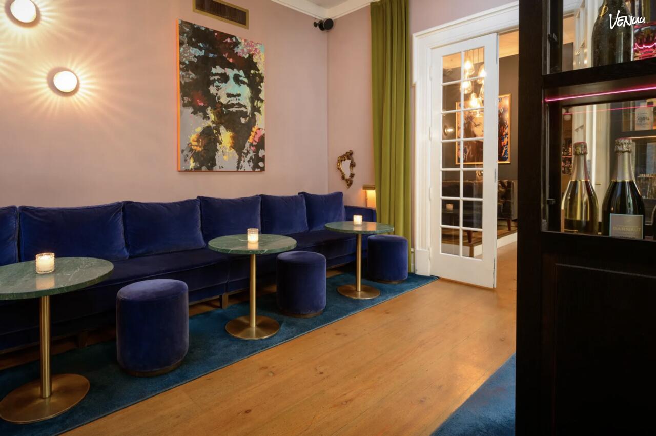 Brønnum – Cocktail Lounge & Courtyard – elegant venue med sofistikeret lounge og smuk gårdhave til fest.