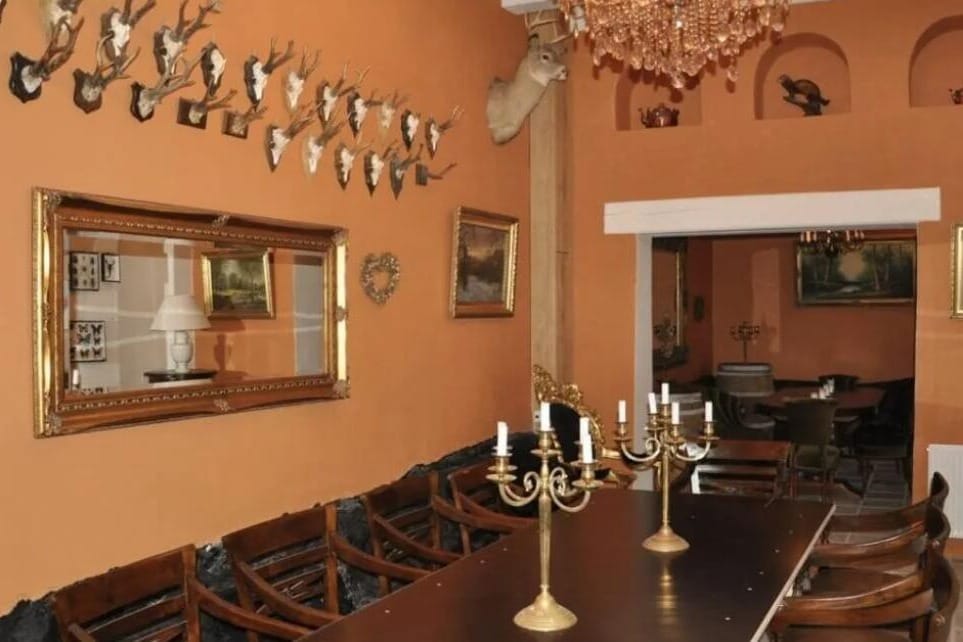 Skrøbelev Gods – Jagtstuen – klassisk bryllupslokale med herskabelig krostemning og historisk charme.