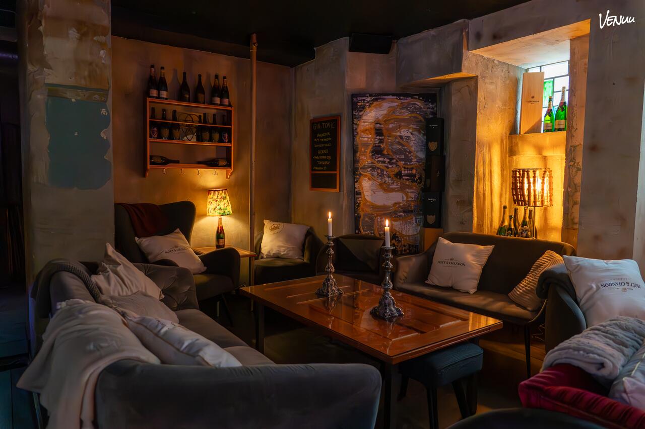 hyggelig lounge til en dag med gode drinks og bløde stole