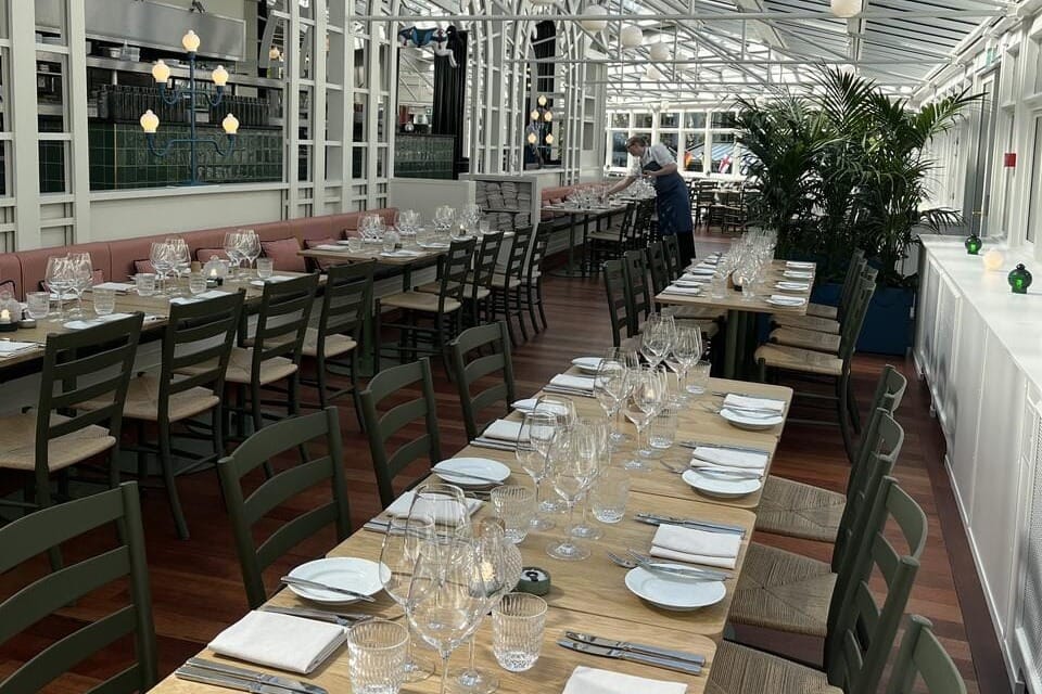 Eksklusivt bryllupslokale i Tivoli med udsigt til have og teatersal-stemning