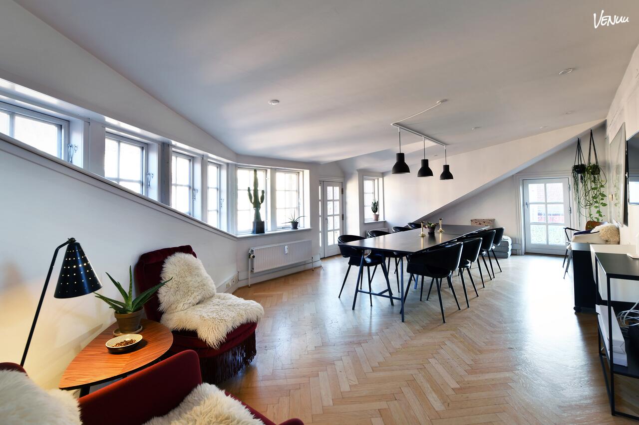 Kreativt og moderne kursuslokale i Aarhus med bar, terrasse og designinteriør