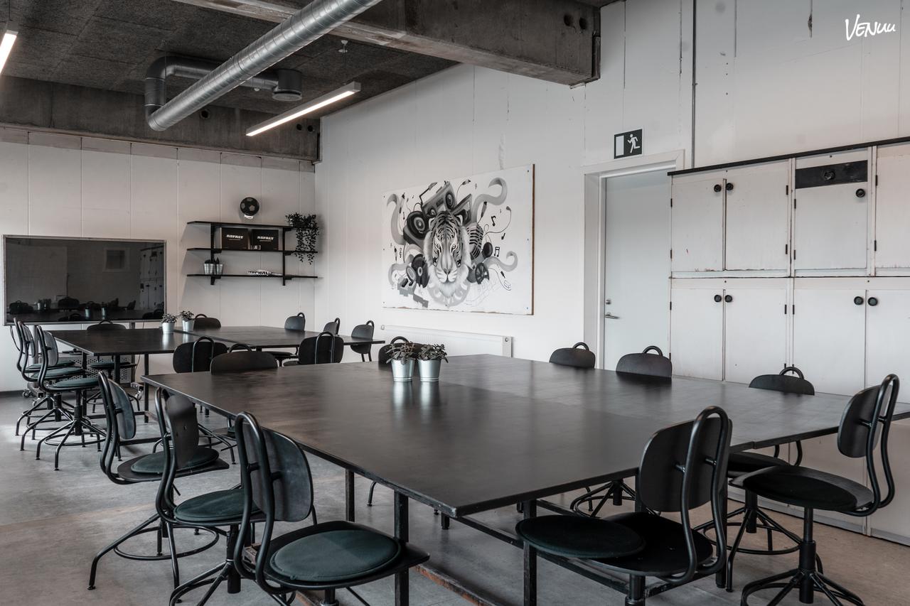 Råt og kreativt konferencelokale i Aalborg med street art og urban 