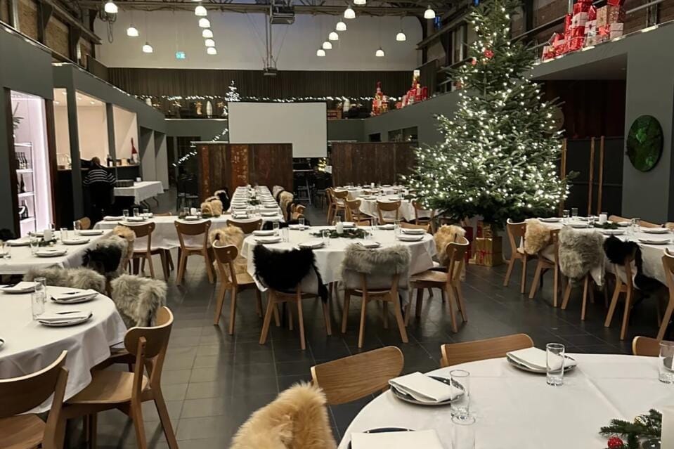 Råt og industrielt eventlokale i tidligere fabrik med moderne interiør og fleksibel indretning hos Ærtefabrikken.