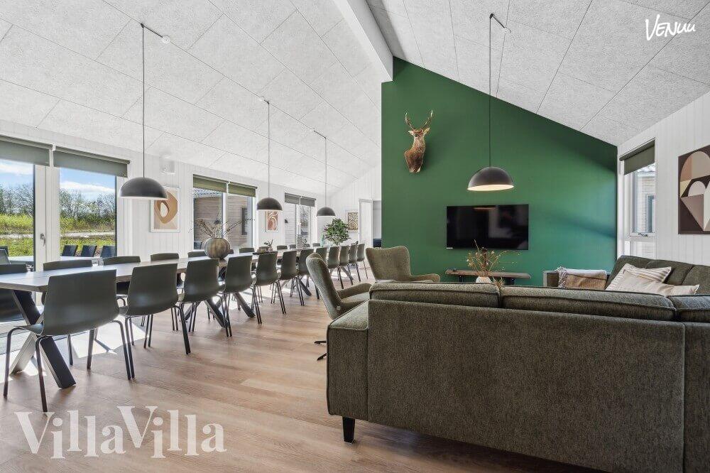 Ikke helt. Mere sådan: “konference i luksus-sommerhus med wow-faktor.” Og det er vi ikke sure over.