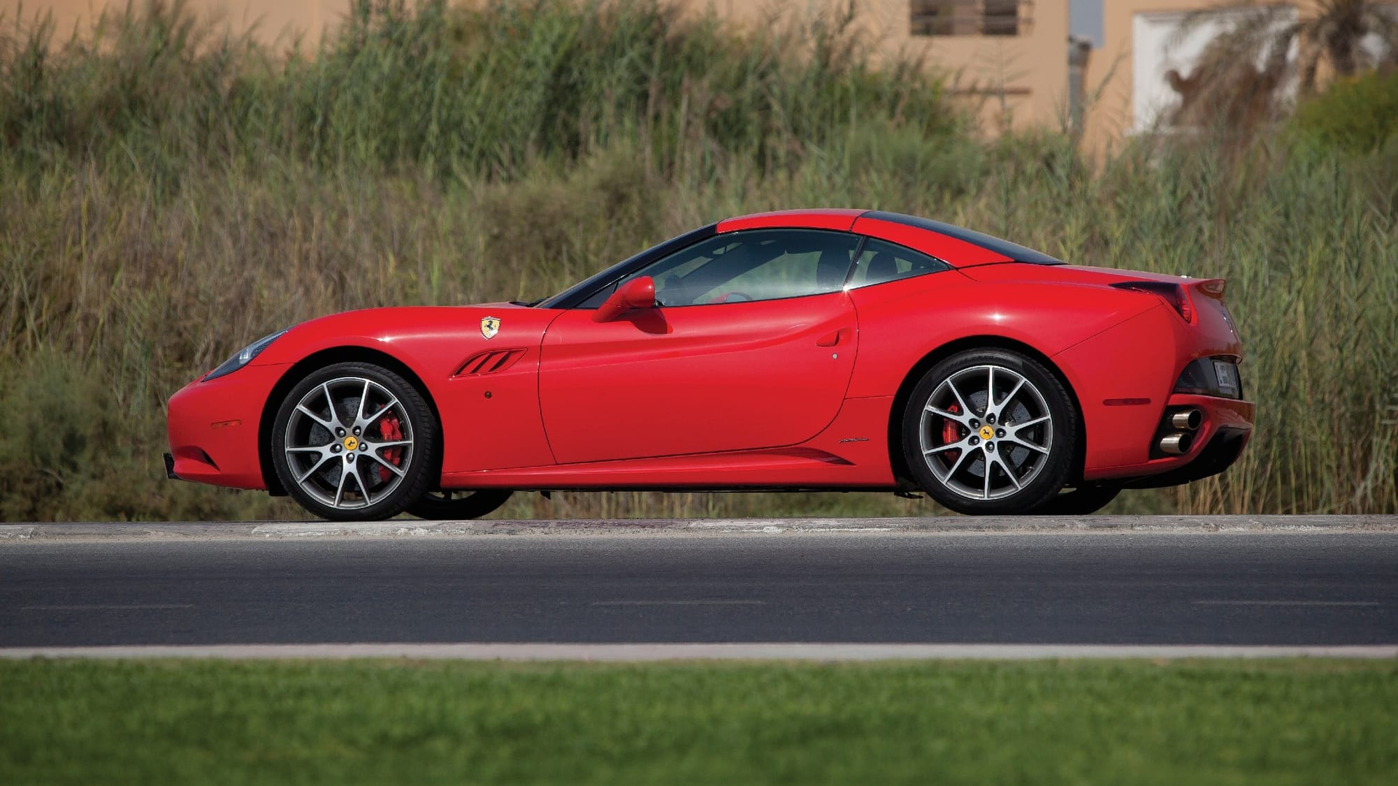 Unhinged Starlet: The Ferrari California, a Complex Machine Defying Negative First Reactions