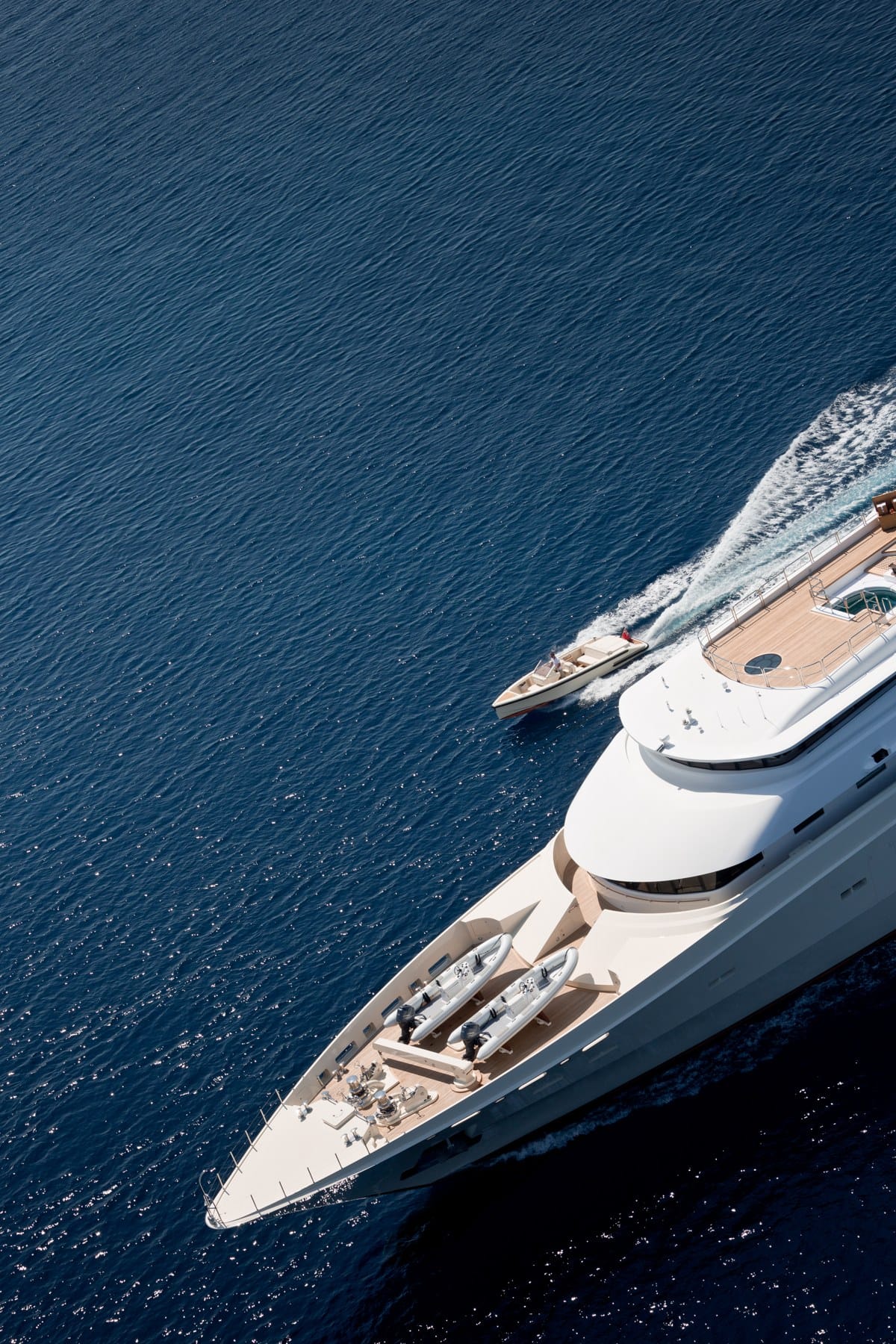 Coral Ocean: Jon Bannenberg's Secret Lurssen Masterpiece Surfaces for Charter