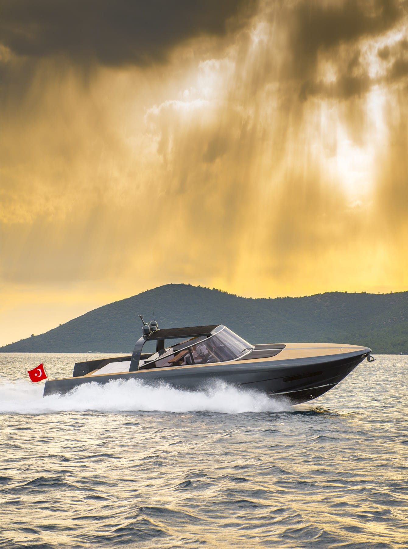 Sanlorenzo’s Explorer is a Modest-Sized Yacht that Offers the Go-Anywhere Capabilities and Space of