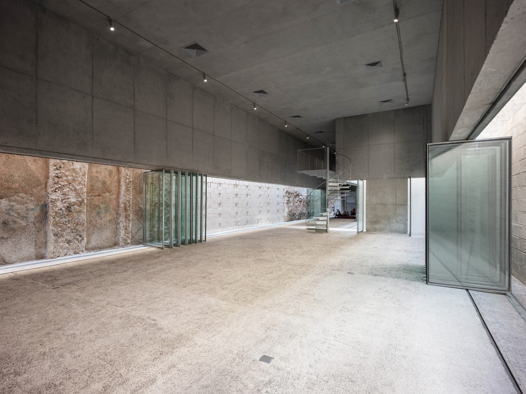 The Italian Architect, Designer and Sculptor, Vincenzo De Cotiis, Balances Raw Authenticity with Min