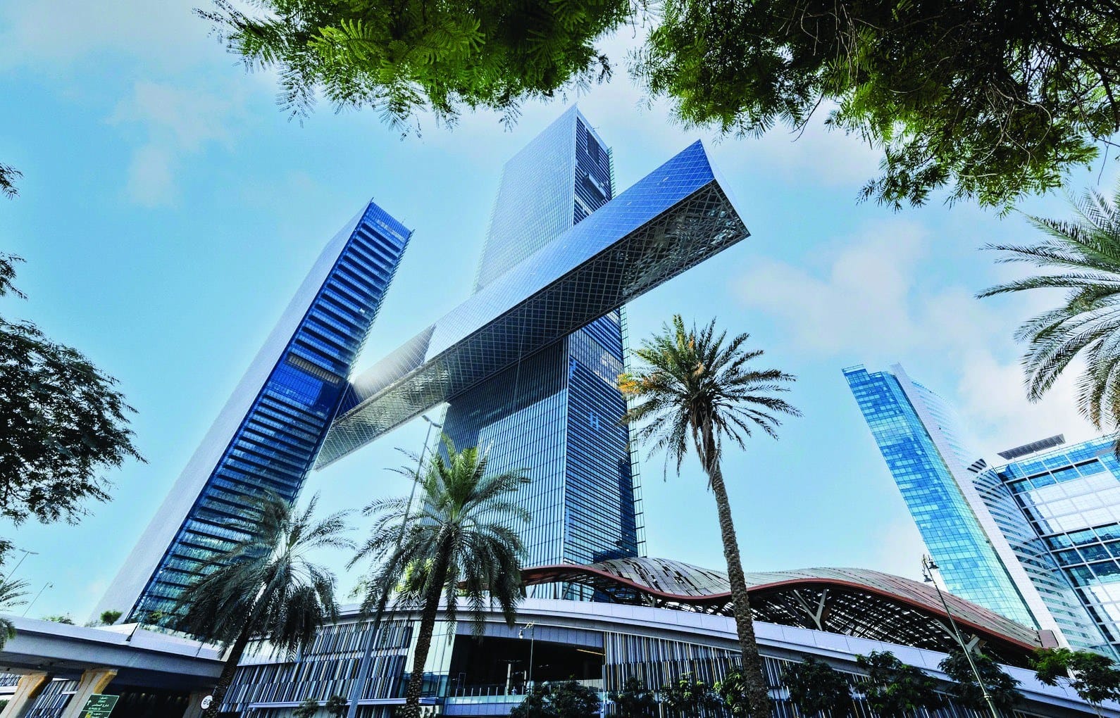 One Za'abeel: Dubai Unveils the World's Longest Cantilever and Its First Urban Vertical Resort