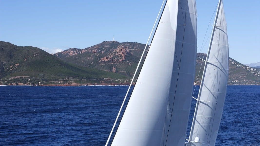 Best of Both Worlds: Twizzle, the High-Tech Yacht That Both Races and Cruises