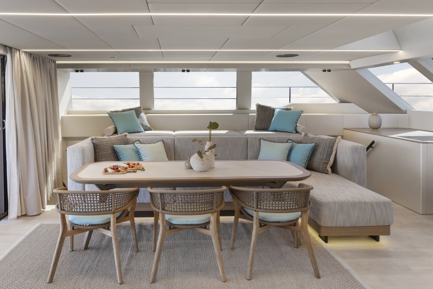 Year of the Cat: How Power Catamarans Reinvented Themselves at Sea