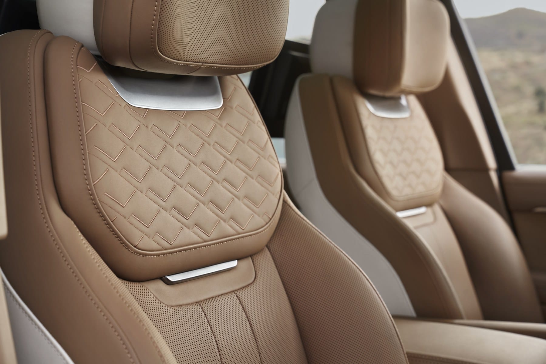 Tall Order: The New Range Rover and the Art of Looking Effortless