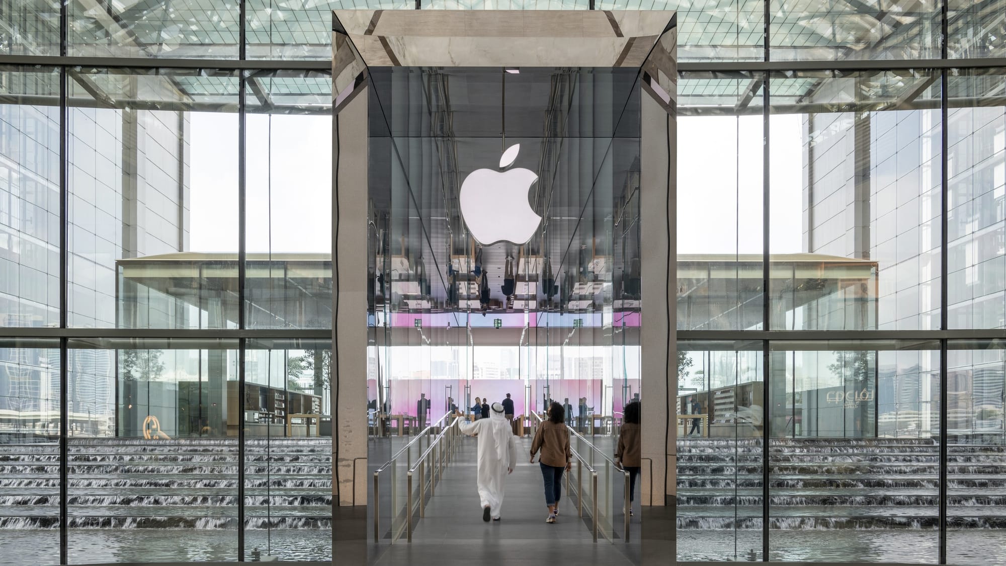 Visual Drama: Apple's Striking New Home on Abu Dhabi's Al Maryah Island