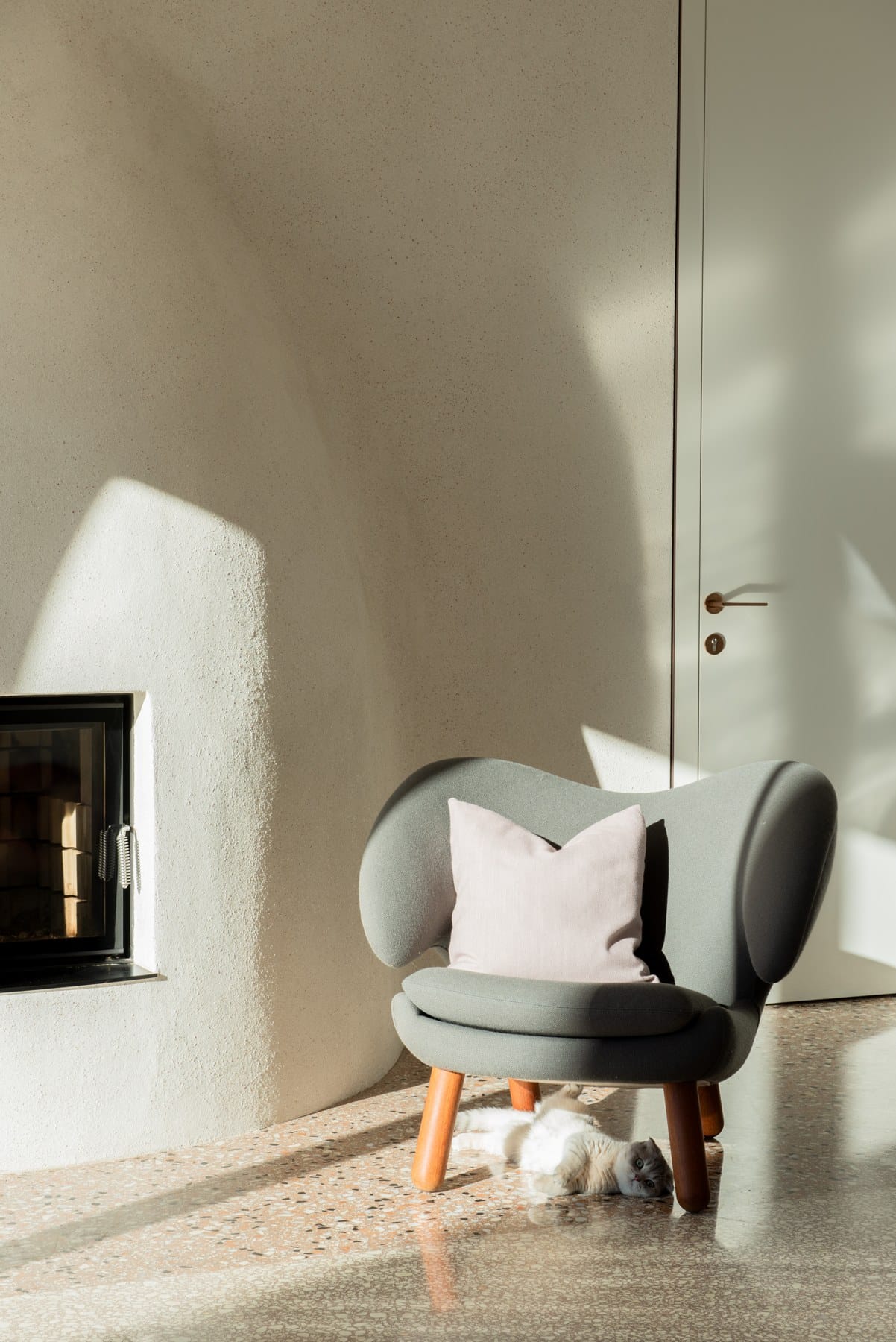 Casa Visibilio: MoDusArchitects Carves a Home Into a South Tyrol Vineyard