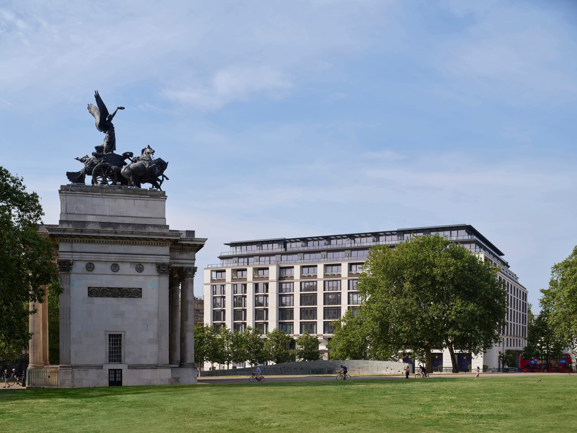 The Peninsula London Perfects Discreet, Tech‑Savvy Glamour in a Hyde Park Haven
