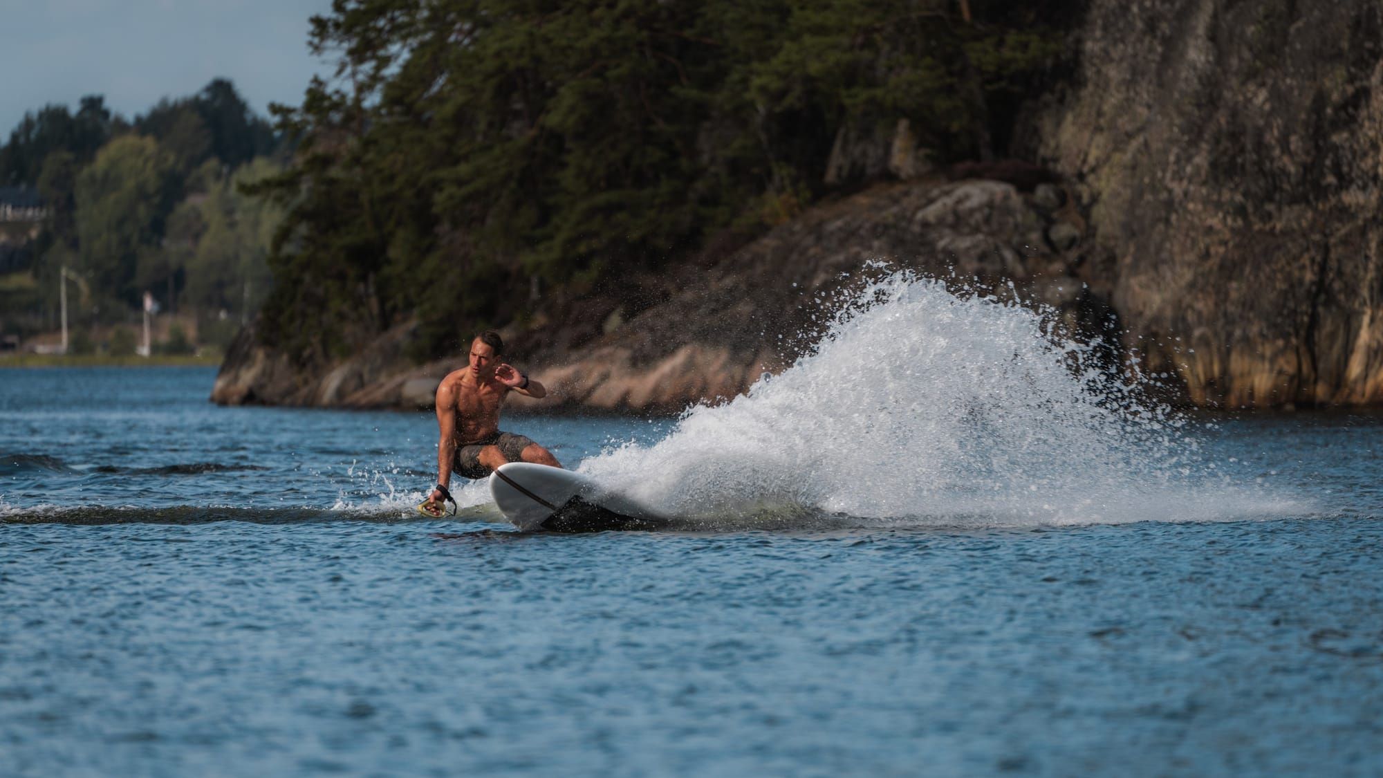 Lind Canvas: The Electric Surfboard That Rides Like the Real Thing