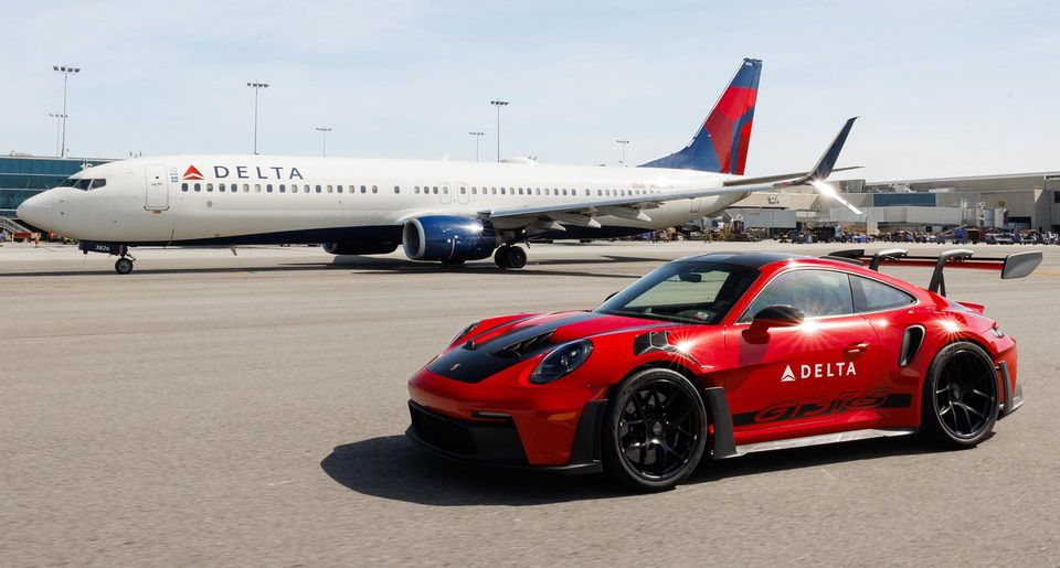 Lightning Transfer: Delta is Shuttling Passengers at LAX in a Porsche GT3 RS