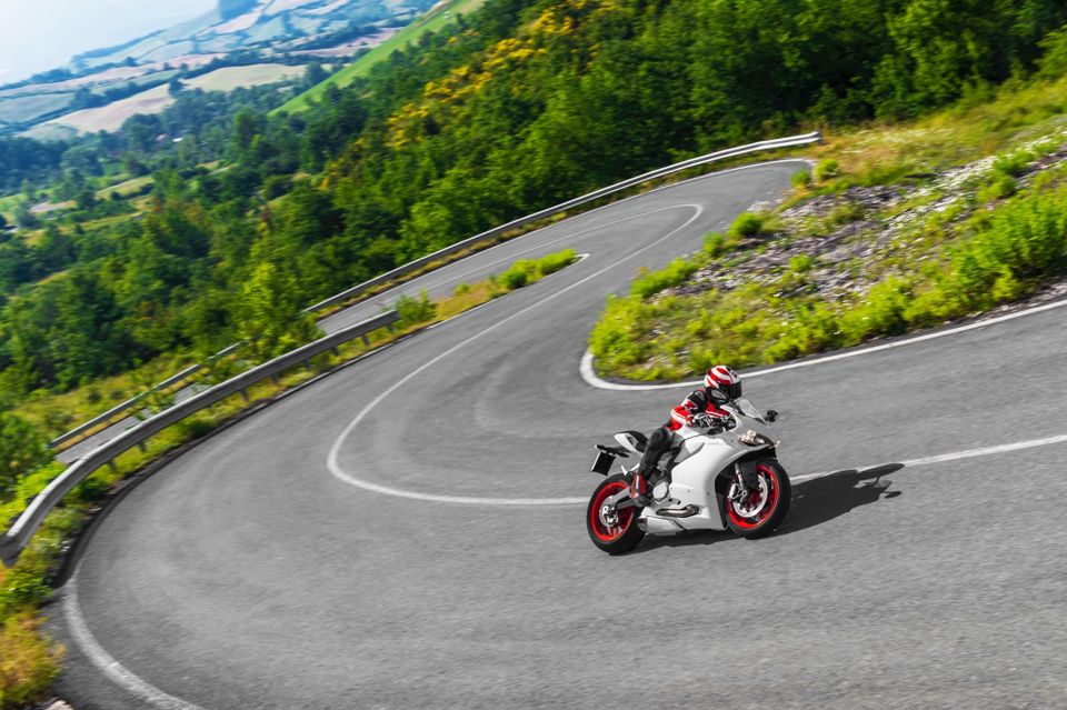 Technical Knockout: Ducati's 899 Panigale Brings The Superbike Down To Earth