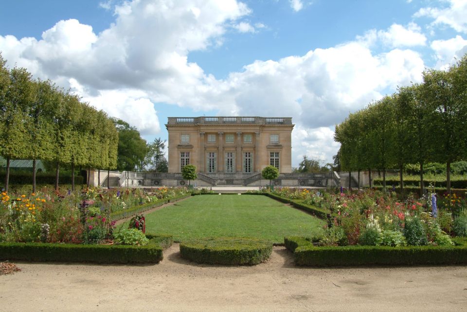 Watching History: The Unlikely Alliance Of Breguet And The Louvre