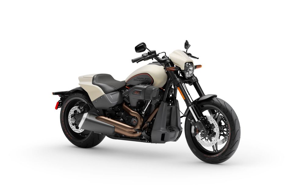 Harley-Davidson's FXDR, the Cruiser Built to Tackle Tight Mountain Corners