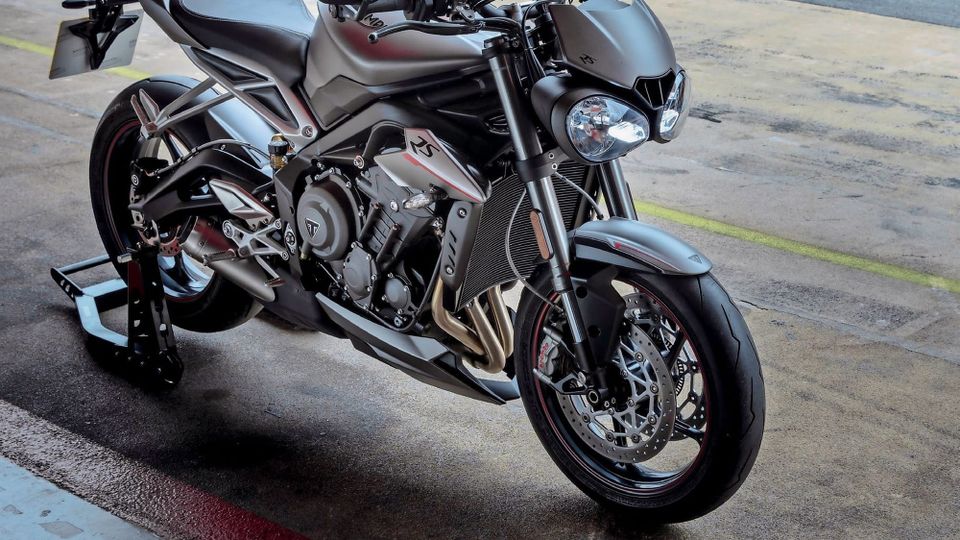 Joy Ride: The Triumph Street Triple RS Redraws the Streetfighter Benchmark