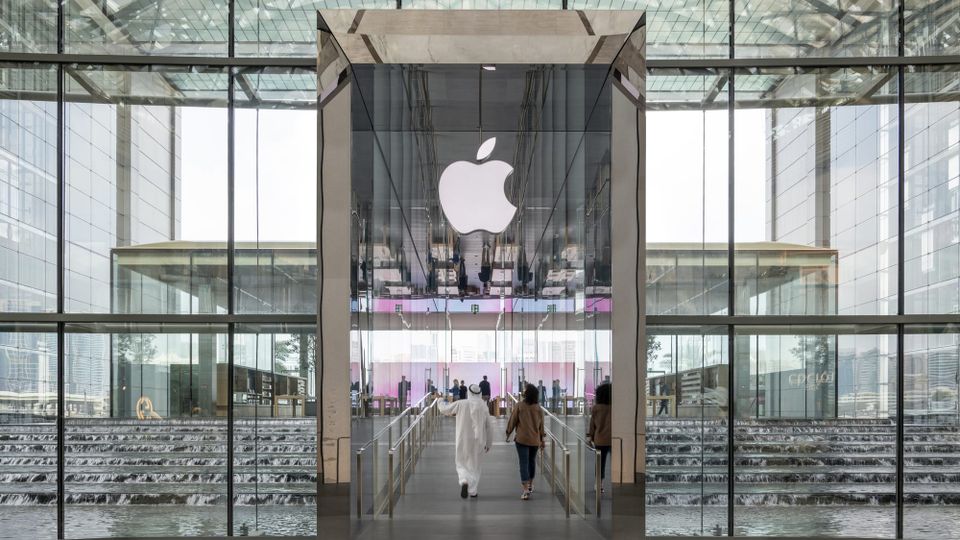Visual Drama: Apple's Striking New Home on Abu Dhabi's Al Maryah Island