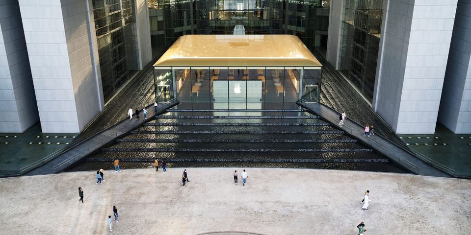 Apple’s Stunning Abu Dhabi Store Turns Shopping Into an Architectural Experience