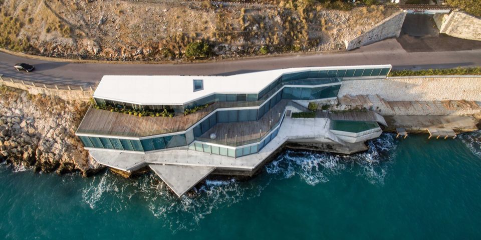 Calypso House: A Glass Masterpiece Floating Above Lebanon’s Mediterranean Shoreline