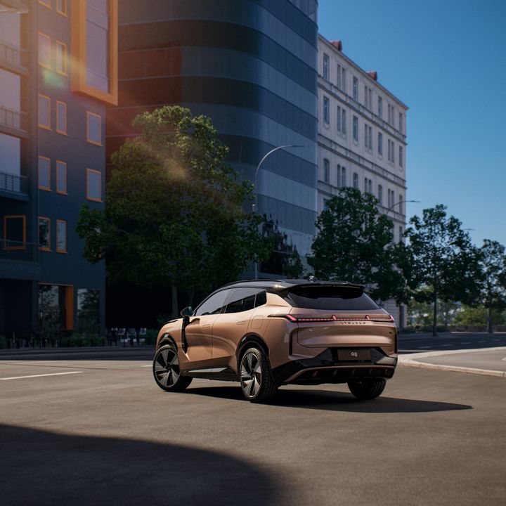 Lynk&Co 08, First of a New Breed?