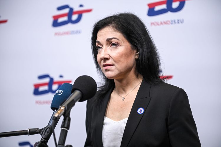 Stahlzölle gegen Demokratie: Trump-Handelsminister hält Zoll-Stöckchen hin und Reiche springt rüber.