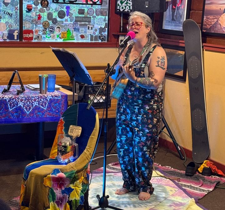 From Sara Lee to Fronk's Girl: A New Name Reflects a Journey of Music, Recovery and Self-Discovery