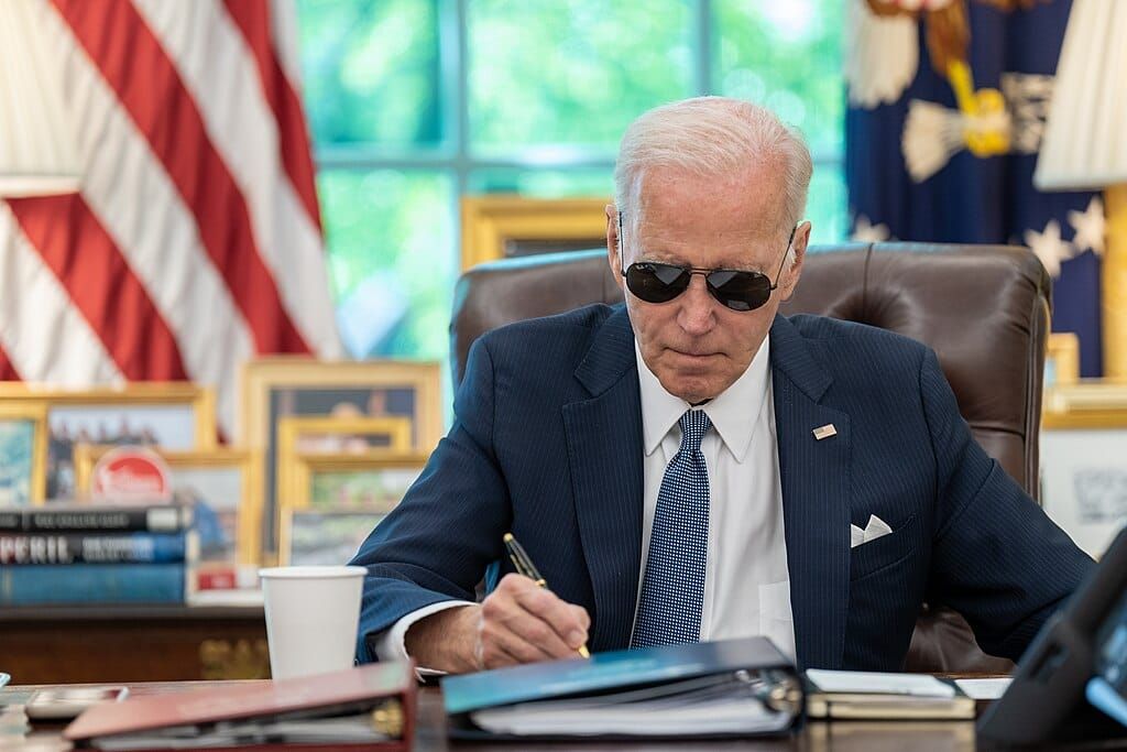 Biden's AI Spying Rules Are A Last Gift of Power To Trump