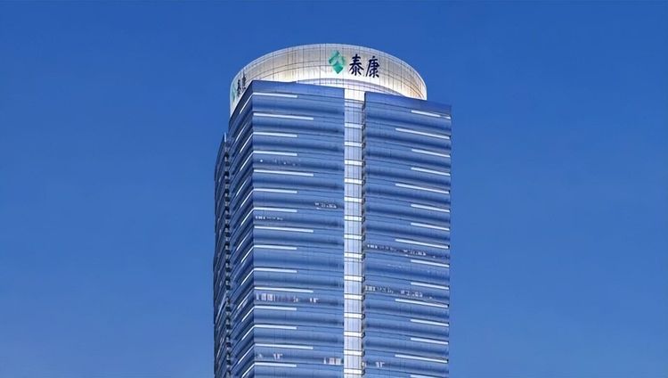 买重疾险10年后确诊结肠癌，泰康人寿以“遗传性疾病免责”为由拒赔