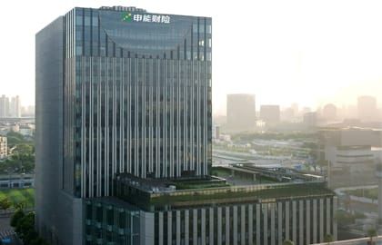 外卖骑手每天被扣2.5元买意外险，车祸向申能财险理赔却遇困境