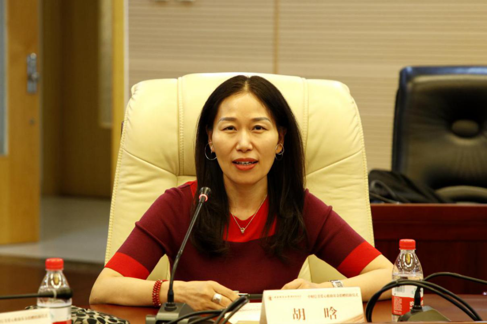 女将胡晗正式掌舵信美人寿！保费、净利双降之下结构性困局凸显