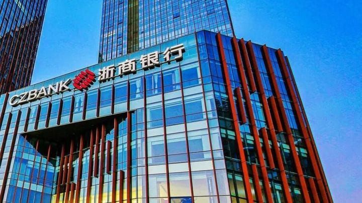 部门副总经理申请离职，浙商银行拒开离职证明并扣留护照，法院判了！