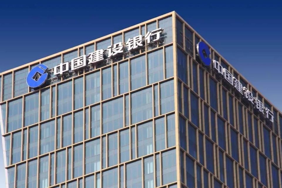 在建设银行工作21年，被迫劳动合同转签外包，法院判银行赔偿13万