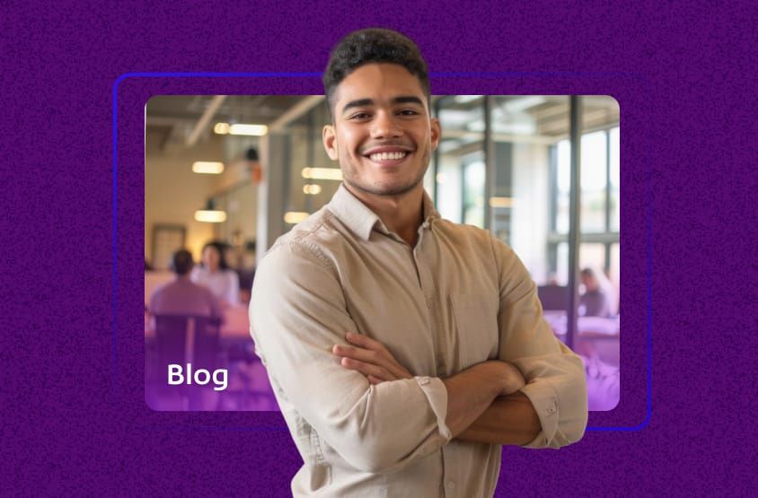 Homem sorrindo em escritório, imagem do blog sobre Reforma Tributária NF-e