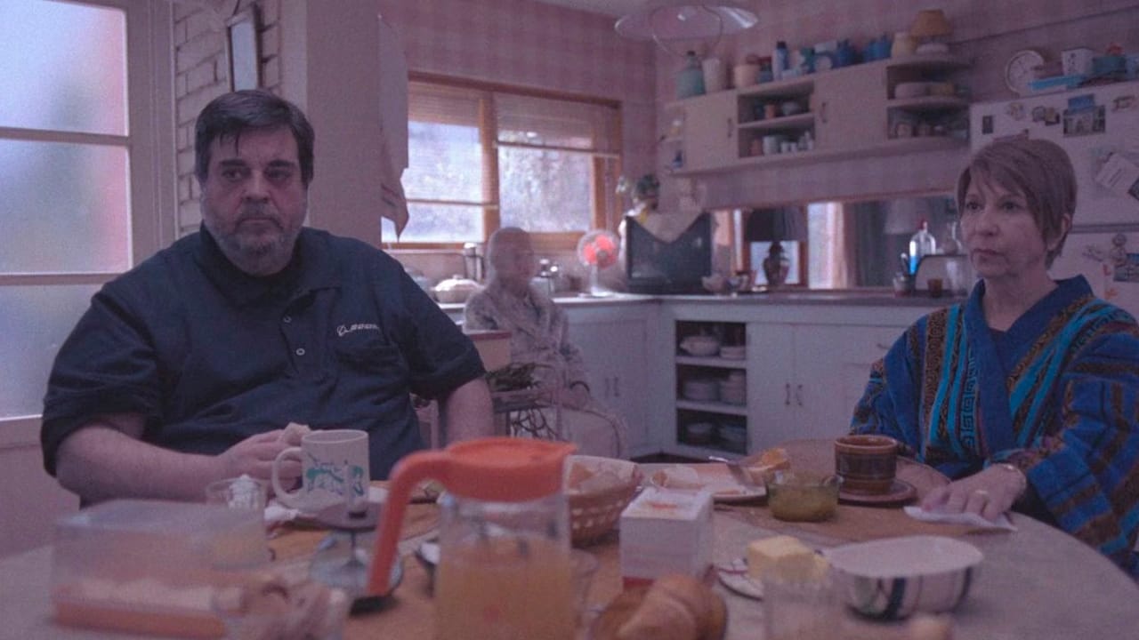 Escena de la miniserie Mis muertos tristes, de Pablo Larraín