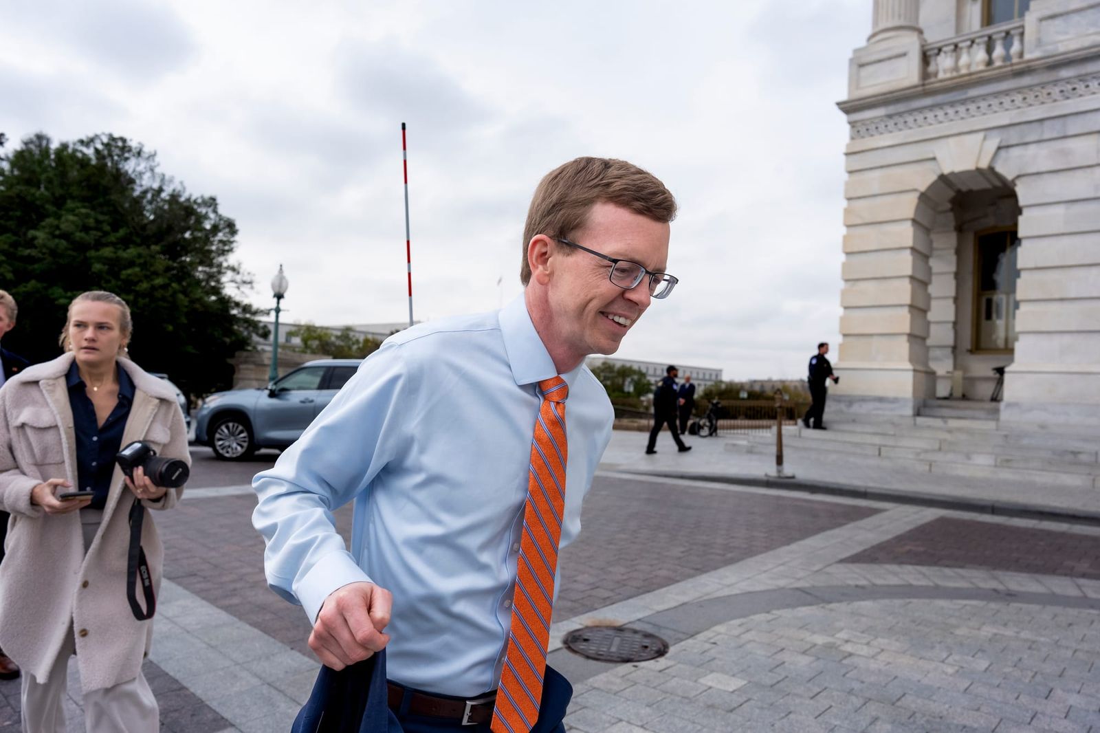 Poll: Johnson, Rhoden set pace in South Dakota governor's race