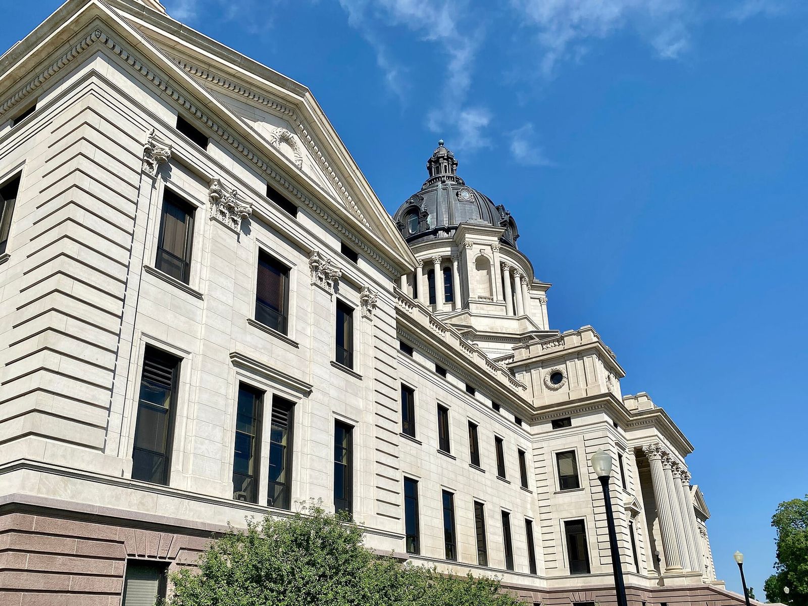 Fact brief: Is it illegal for the South Dakota state government to run a deficit?