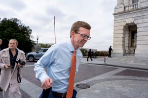 Poll: Johnson, Rhoden set pace in South Dakota governor's race