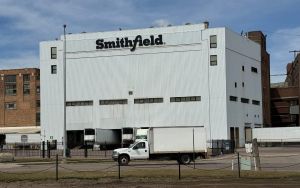 Fact brief: Is Smithfield Foods one of the largest meat processing plants?