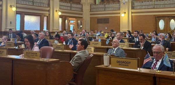 Legislature sustains governor’s 2 vetoes