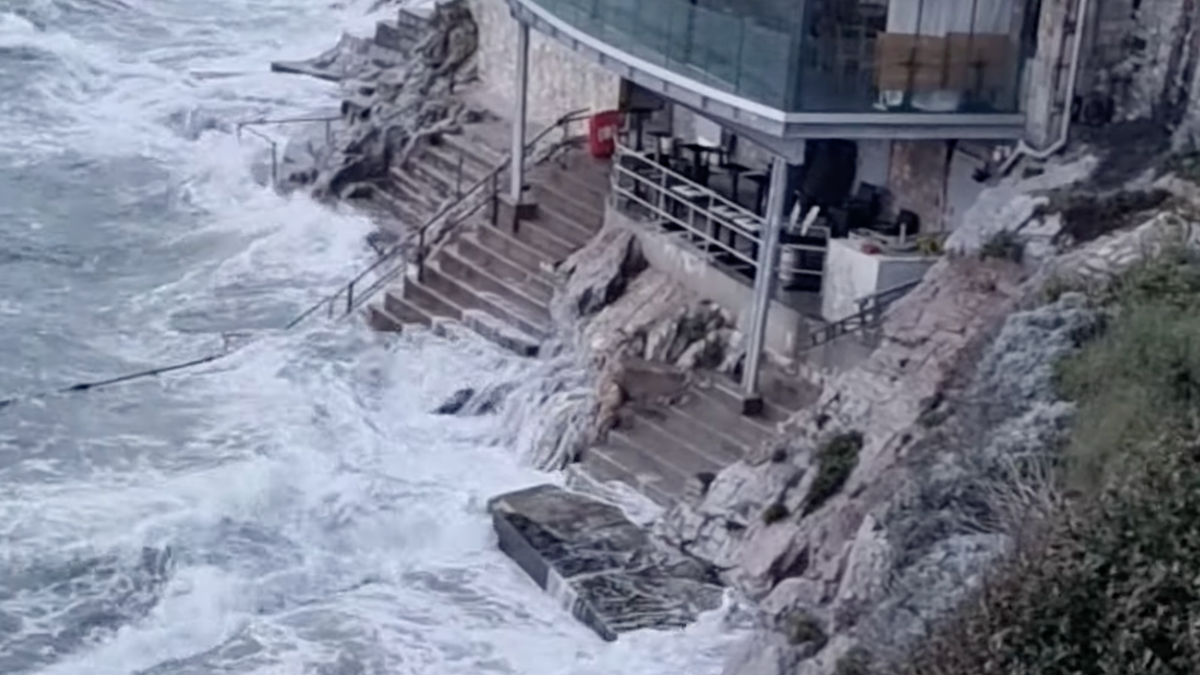 Red alert flood warning for West Hoe and Royal William Yard!