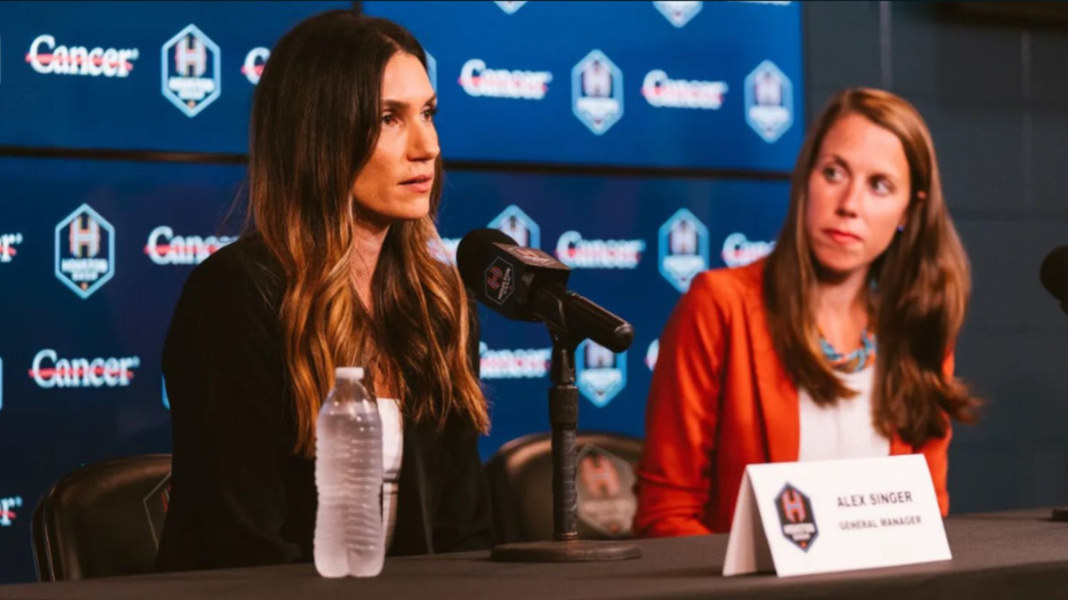 Alex Singer's troubled 23 months in Houston comes to an end