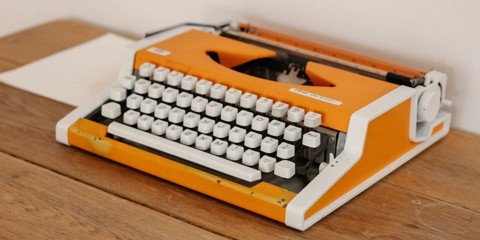 Picture of a vintage orange and white typewritter